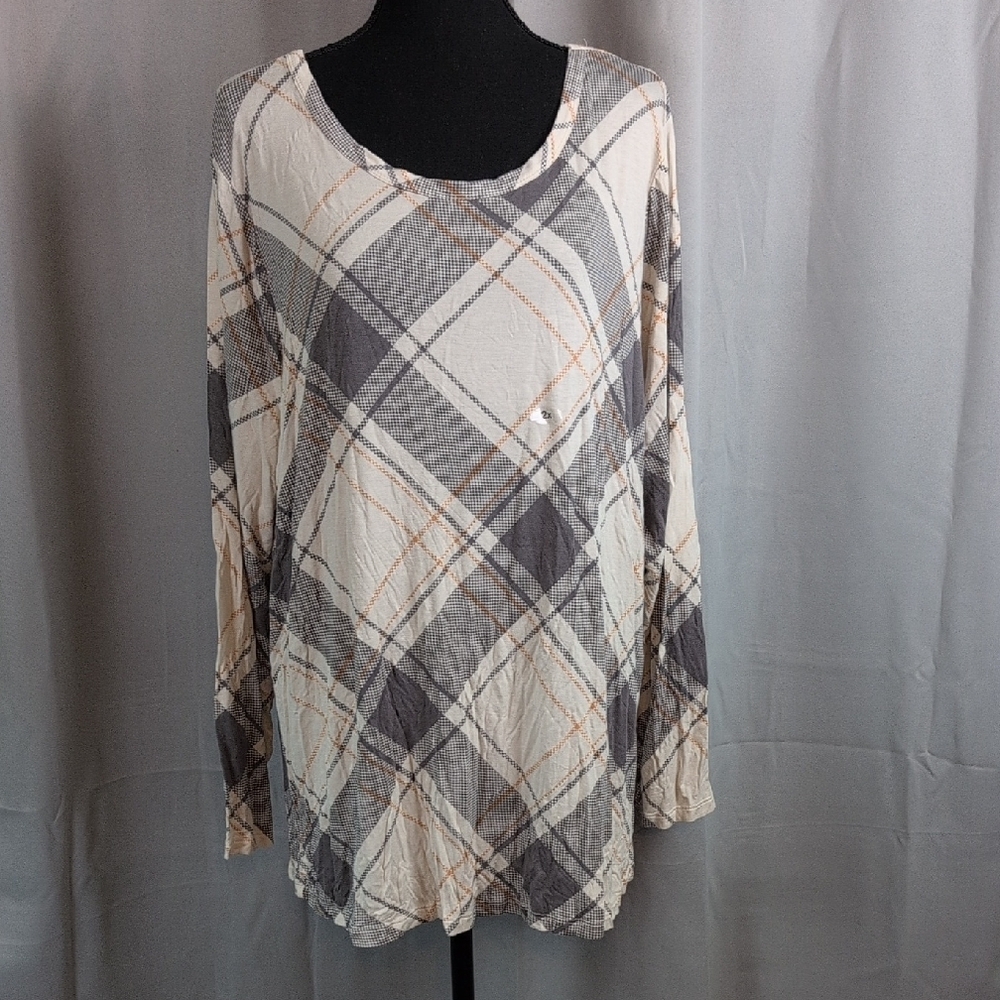 Maurices Cream and Gray Checkered Long Sleeve Top